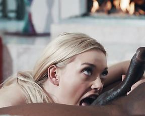 Негр сделал для блондинки куни и трахнул в анал