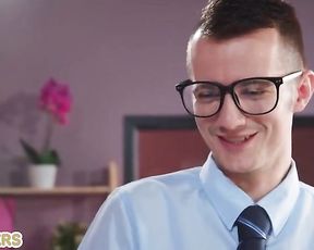 Секретарша с тату куни получила и порку от коллеги